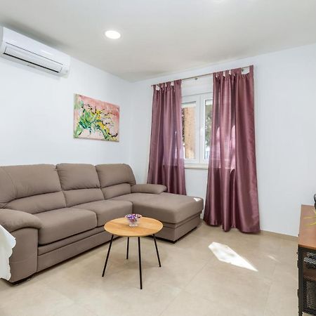 Apartment Lorilu Pula Buitenkant foto
