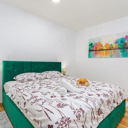 Apartment Lorilu Pula Buitenkant foto