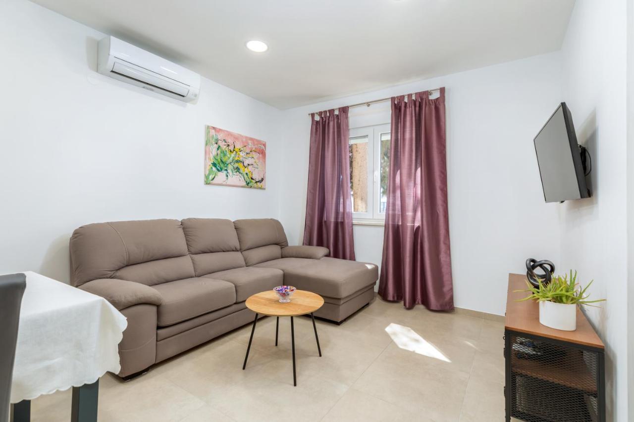 Apartment Lorilu Pula Buitenkant foto