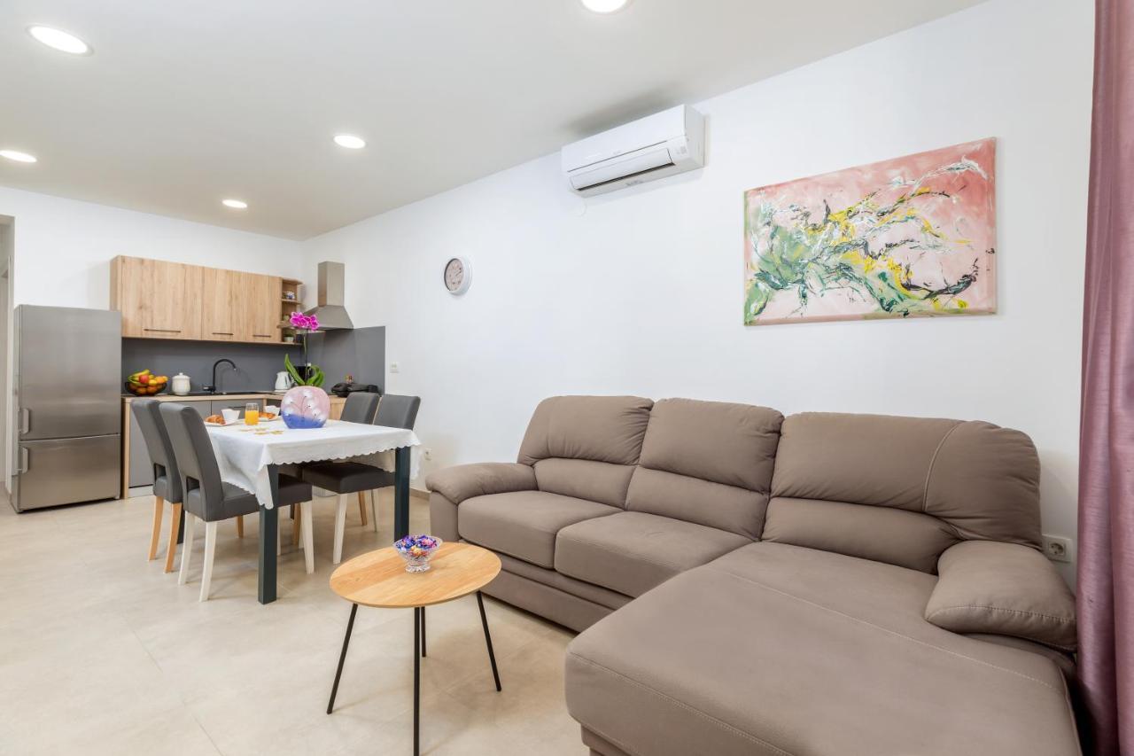 Apartment Lorilu Pula Buitenkant foto